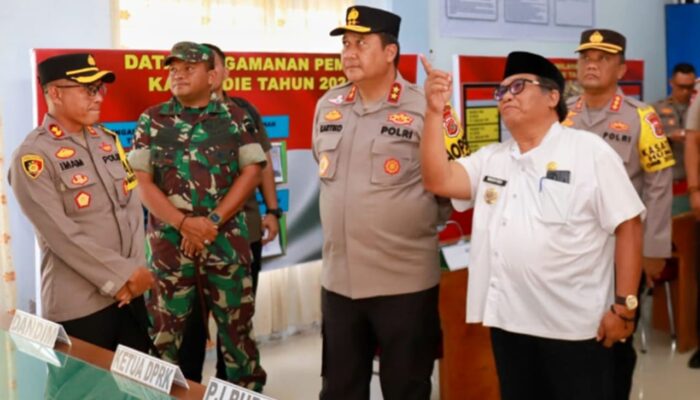 Kapolda Aceh Dan Pj Bupati Pidie Tinjau Desk Pemilu 2024