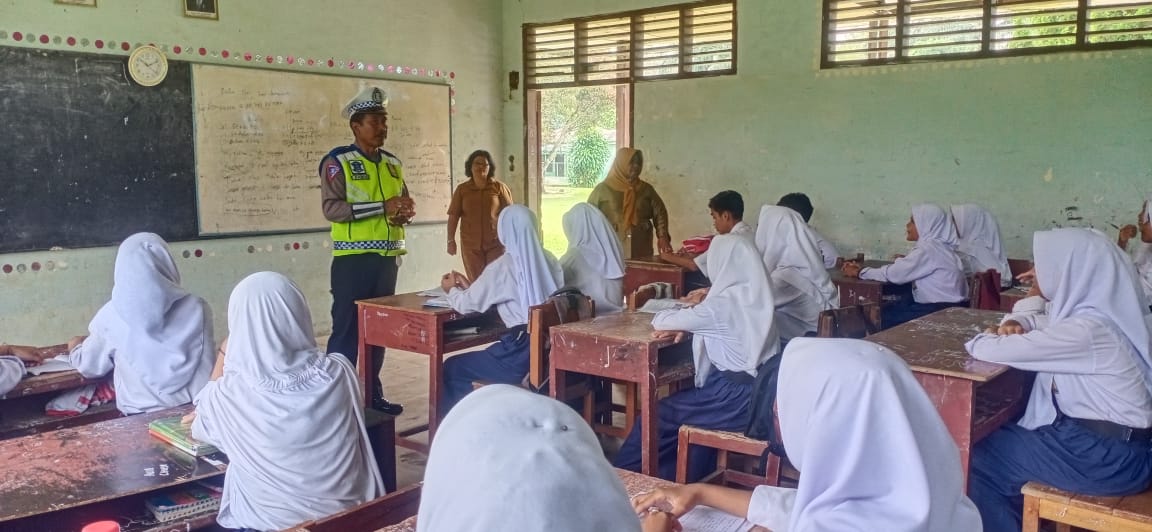 Sat Lantas Beri Penyuluhan Siswa SMPN 1 Tapian Dolok