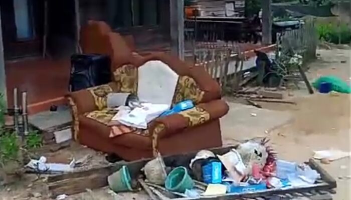 Massa Pendukung Fanatik Salah Satu Caleg Rusak 6 Rumah Simpatisan Caleg Berbeda