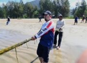 Iswanto Tarik Pukat Bersama Nelayan Di Pasie Jantang