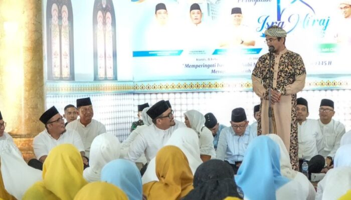Bersama Ribuan Warga Bobby Nasution Peringati Isra Mikraj Di Mesjid Raya Al Mashun