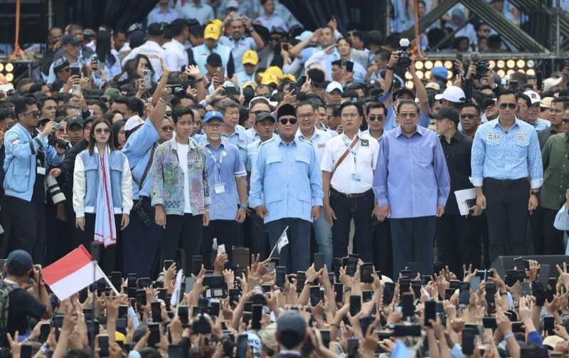 CALON Presiden dan Wakil Presiden No Urut 2, Prabowo Subianto dan Gibran Rakabuming Raka dan pimpinan partai pendukung, menghadiri acara kampanye akbar terakhir pemilihan presiden (Pilpres) 2024 di Stadion Utama Gelora Bung Karno (SU GBK), Senayan, Jakarta Pusat, Sabtu (10/2/2024). Waspada/ist