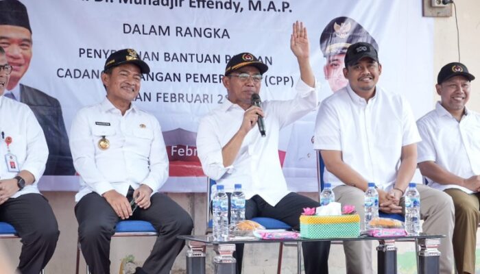 Warga Medan Bisa Berobat Gratis Pakai KTP, Menko PMK Puji Bobby Nasution