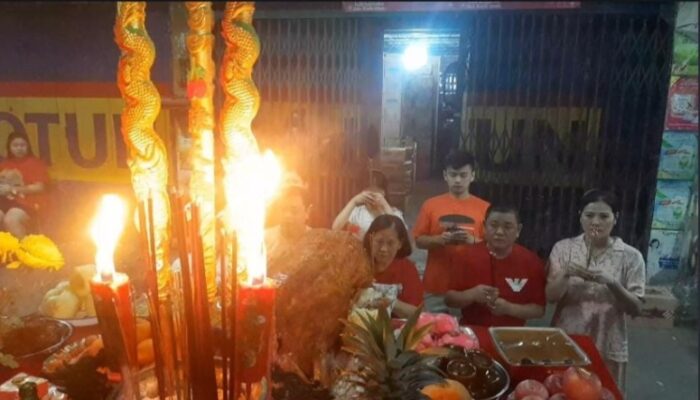 Sembahyang Tebu Suku Hokien Harapkan Dapat Pemimpin Yang Membawa Kemajuan