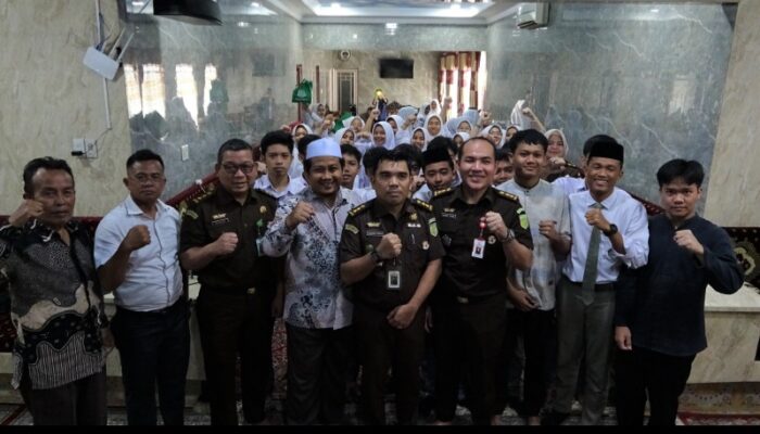 Jaksa Masuk Pesantren Ajak Santi dan Santriwati Jauhi Narkoba, Radikalisme Dan Terorisme