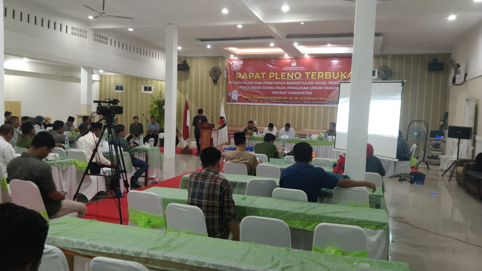 Pj Bupati Palas Pantau Pleno Terbuka Hasil Rekapitulasi Perhitungan Suara Pj Bupati Palas Pantau Pleno Terbuka Hasil Rekapitulasi Perhitungan Suara