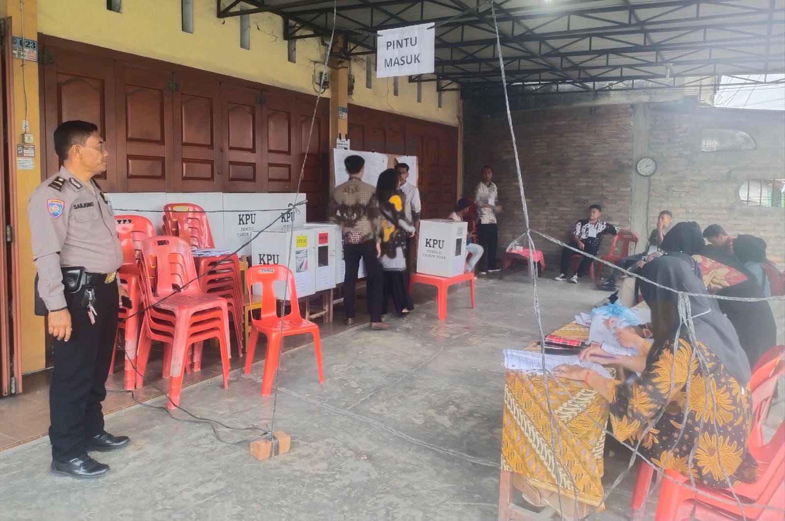 Pemungutan Dan Penghitungan Suara Berlangsung Aman, KPPS Terimakasih Ke Polresta DS Pemungutan Dan Penghitungan Suara Berlangsung Aman, KPPS Terimakasih Ke Polresta DS