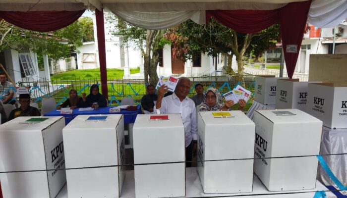 Bupati Asahan Antri Di TPS