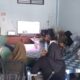 Pengawas TPS mengikuti Bimbingan melalui zoom meeting di kantor Panwascam Seunagan Timur Kabupaten NaganRaya, Senin (12/2).(Waspada/Mujiburrahman)
