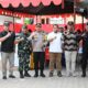 Pj Bupati Aceh Besar, Muhammad Iswanto foto bersama saat meninjau pelaksanaan KPPS 2024 di Gampong Lambarih Bakmee, Kecamatan Suka Makmur, Aceh Besar, Rabu (14/2). (Waspada/Ist)