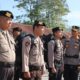 Kapolres Taput, AKBP Ernis Sitinjak memeriksa pasukan Pam TPS saat Apel Gelar Serpas di Terminal Madya Tarutung, Selasa (13/2). Waspada/ist