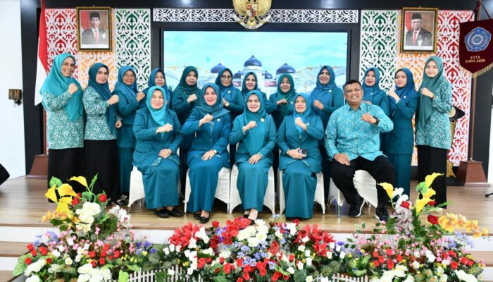 Wardiati Lantik Ketua PKK Dan Kukuhkan Bunda PAUD Syiah Kuala