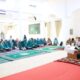 Ustad Tgk H Masrul Aidi Lc MA mengisi pengajian rutin yang dilaksanakan pengurus TP-PKK Kabupaten Aceh Besar di Meuligo Bupati Aceh Besar, Selasa (13/2) siang. (Waspada/Ist)