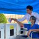 Petugas KPPS di TPS Lokasi Khusus Lapas Kelas IIA Pematangsiantar memandu WBP penyandang disabilitas dalam melaksanakan pemungutan suara Pemilu 2024, Rabu (14/2).(Waspada/ist).