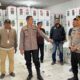 TIM Patwal Poldasu saat memberikan masukan dan memastikan seluruh logistik pemilu sampai ke gudang KPUD Karo. Waspada/Micky Maliki.