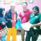 FBW saat melakukan Bansos di rumah wartawan Thamrin Syawal sedang mengalami sakit tahunan di Gampong Daulat III Kecamatan Langsa Kota. Waspada/Munawar
