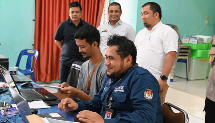 Iswanto Pantau Input Data Hasil Pemilu Di Kecamatan