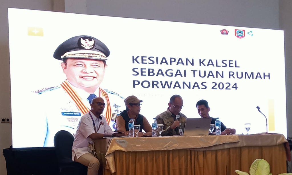 Tim dari Pemerintah Provinsi Kalimantan Selatan (Kalsel) bersama PWI memaparkan persiapan pelaksanaan Pekan Olahraga Wartawan Nasional (Porwanas) XIV 2024 dalam Rapat Kerja Nasional (Rakernas) Seksi Wartawan Olahraga (SIWO) di Candi Bentar Putri Duyung Ancol, Jakarta Utara, Sabtu (17/2). (Waspada/Ist)