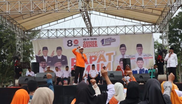 Kampanye Akbar PKS: Perut Kenyang, Kerja Gampang, Sehat Murah