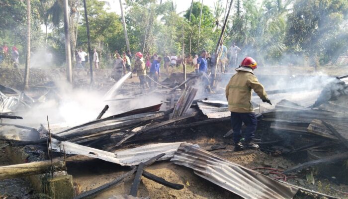 Ditinggal Pergi, Rumah Musnah Terbakar