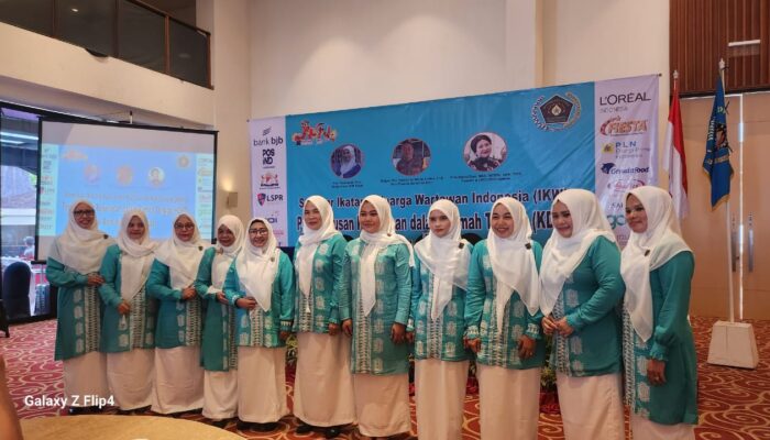 Pj Bupati Apresiasi IKWI Aceh Kenakan Batik Khas Aceh Besar ‘Nyan Cap’