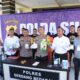 Kapolres Sergai didampingi Wakapolres Kompol D Aritonang, Kasat Narkoba AKP Iwan Hermawan, Ps Humas Iptu Edward Sidauruk memaparkan tersangka bandar 2.7 sabu. Waspada/ist