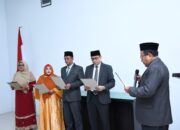 Rektor Unmuha Lantik Dekan FH Dan Wakil Dekan FE