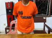 Pelaku IY alias pak In dan barang bukti saat diamankan di kabtor Sat Narkoba Polres Simalungun.(Waspada/ist).