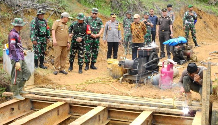 TMMD Ke-119 Bangun Jalan Penghubung Dua Desa Di Aceh Tamiang