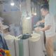 Pedagang beras di Pasar Sangkumpal Bonang Padangsidimpuan saat melayani pembeli.(Waspada/Syarif Ali Usman)