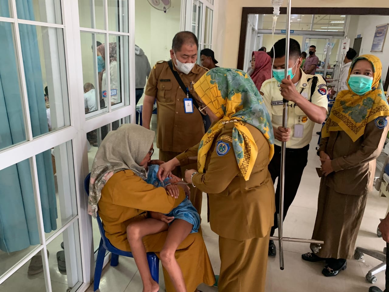 Puluhan Warga Rantau Selatan Keracunan Makanan Puluhan Warga Rantau Selatan Keracunan Makanan