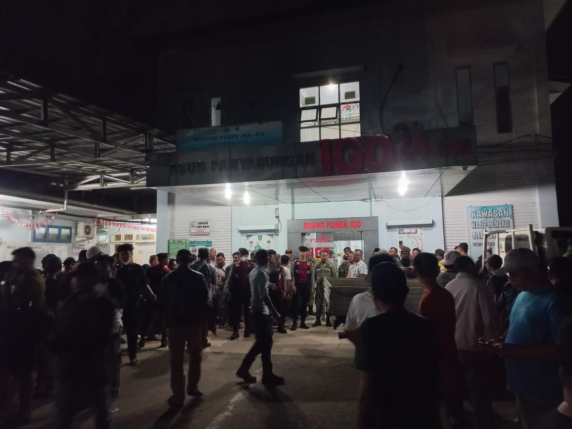 Diduga Keracunan H2S, Puluhan Warga Desa Sibanggor Dilarikan Ke Rumah Sakit Diduga Keracunan H2S, Puluhan Warga Desa Sibanggor Dilarikan Ke Rumah Sakit