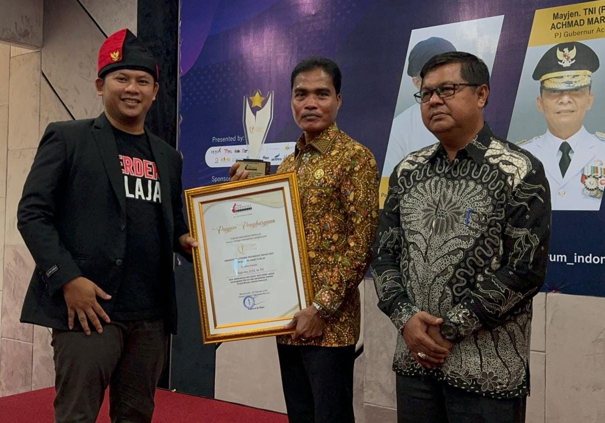 Syaridin Dan Suhartini Raih Perhargaan Anugerah Literasi Indonesia Syaridin Dan Suhartini Raih Perhargaan Anugerah Literasi Indonesia