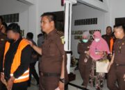 Tim Jaksa Penyidik Tindak Pidana Khusus Kejari Gunungsitoli menetapkan 2 orang tersangka dugaan tindak pidana korupsi proyek perkuatan tebing Sungai Idanogawo, Kamis (29/2). Kedua tersangka ditahan di Lapas Kelas II B Gunungsitoli. Waspada Ist.
