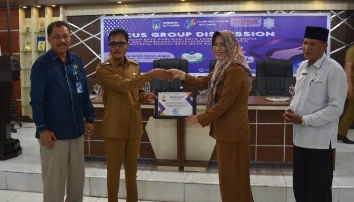 Pj Wali Kota Langsa Beri Penghargaan Ke Kemenag Dan BKPSDM