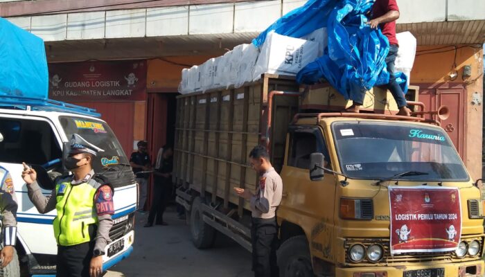 Polres Langkat Kawal Logistik Pemilu Ke Gudang KPU