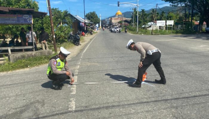 Nekat Terobos Lampu Merah, Pengendara Sepmor Patah Tulang