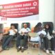 Tampak keluarga besar Cabang Dinas Pendidikan Langsa saat mendonorkan darahnya, di kantor setempat, Rabu (21/2). Waspada/Rapian.