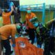 Terlihat jenazah MFIR saat dievakuasi oleh tim Polres Langsa dibantu TNI serta masyarakat setempat, Sabtu (24/2). Waspada/Rapian