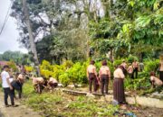 Bangun Pribadi Peduli Lingkungan, Peserta Perimtaq Bersihkan TPU