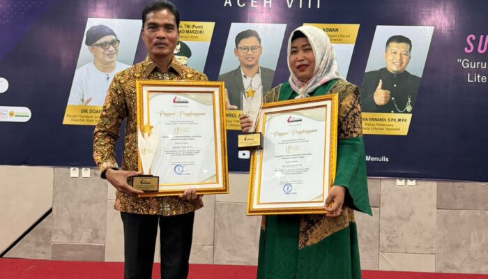 Syaridin Dan Suhartini Raih Perhargaan Anugerah Literasi Indonesia