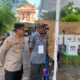Wakapolresta Banda Aceh, AKBP Satya Yudha Prakasa, saat mengecek TPS 03 di Kampung Keuramat, Kecamatan Kuta Alam, Banda Aceh, yang bermasalah saat Pemilu 14 Februari lalu dan hari ini, Kamis (22/2) melakukan pemungutan suara ulang (PSU). (Waspada/Zafrullah)