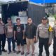 Personel Polres Pematangsiantar dengan melekat melakukan pengamanan dan pengawalan sampai ke gudang logistik KPU, Jl. Parapat, usai PPK Siantar Marihat selesai melaksanakan rekapitulasi penghitungan suara Pemilu 2024 di kantor Camat Siantar Marihat, Sabtu (24/2) pukul 02:15.(Waspada-Ist).