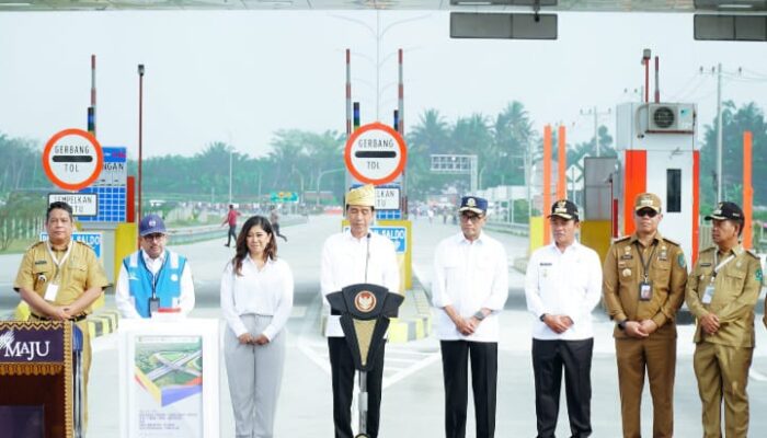Jokowi: Keberadaan Jalan Tol Tingkatkan Konektivitas Dan Kecepatan Logistik