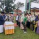 Bupati Simalungun Radiapoh Hasiholan Sinaga saat melantik dewan hakim pada MTQ ke 50 Tingkat Kabupaten Simalungun yang digelar di lapangan bola kaki PTPN IV Bahjambi, Senin (26/2).(Waspada/Hasuna Damanik)