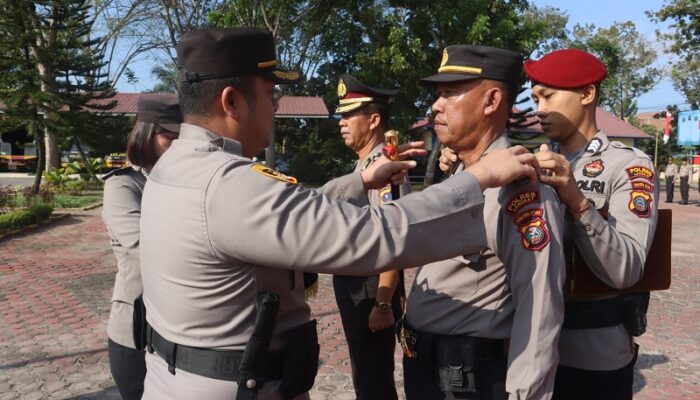 Kapolres Langkat Pimpin Upacara Kenaikan Pangkat Pengabdian