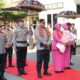 Kapolda Aceh di Mako Polres Aceh Tenggara, dilanjutkan dengan jajar kehormatan, penyambutan yang diiringi Tari Belo Mesusun, serta ritual peusijuk/tepung tawar.Waspada/Seh Muhammad Amin
