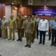 Sekda Aceh, Bustami Hamzah, saat mengukuhkan Kelompok Kerja Gugus Tugas Daerah Bisnis dan HAM Aceh di Gedung Serbaguna Setda Aceh, Senin, (26/2). (Waspada/Zafrullah)