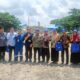 Rektor Unsam Langsa, Prof. Dr Hamdani MT, bersama civitas Unsam berfoto di sela-sela kunjungannya ke Blok A PT Medco EP di Blang Nisam, Indra Makmu, Aceh Timur, Senin (26/2). Waspada/Ist.