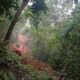 Pengerjaan akses jalan menuju lahan perkebunan masyarakat, kawasan Desa Alue Manggota, Kecamatan Blangpidie, melalui program TMMD 119 Kodim 0110/Abdya. Senin (26/2).Waspada/Syafrizal